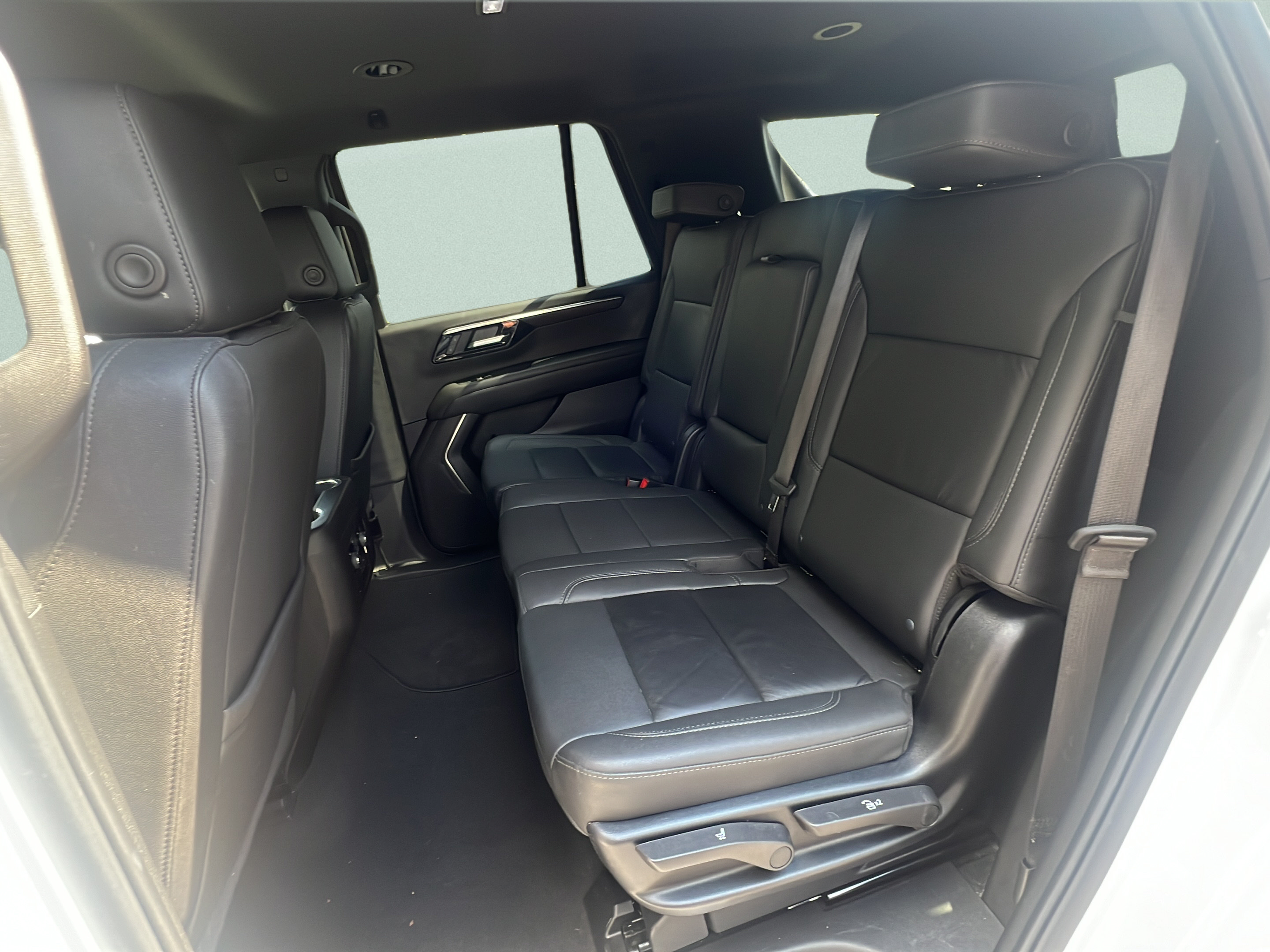 Used 2025 Chevrolet Tahoe LT RWD image 10