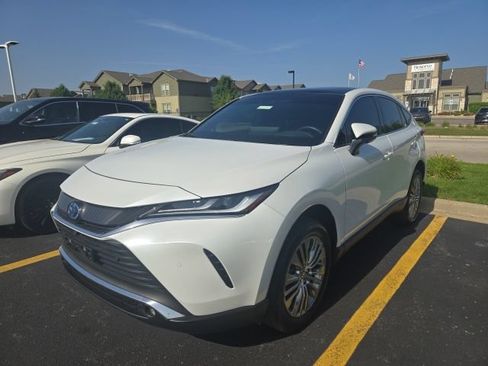 Used 2024 Toyota Venza Limited AWD/4WD image 3