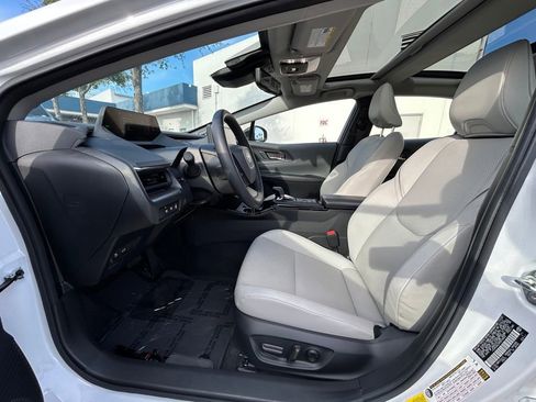 Used 2024 Toyota Prius Limited w/ Limited Premium Package FWD image 9