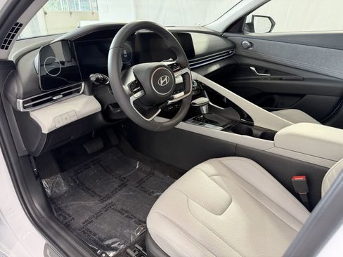 Used 2024 Hyundai Elantra Limited FWD image 9