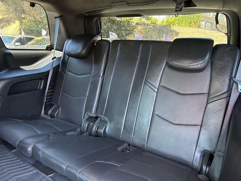 Used 2017 Cadillac Escalade Platinum AWD/4WD image 16