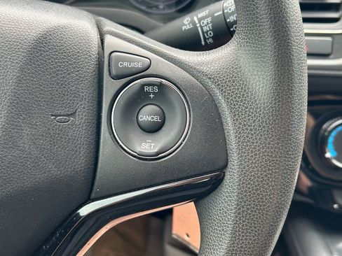Used 2016 Honda HR-V LX image 32