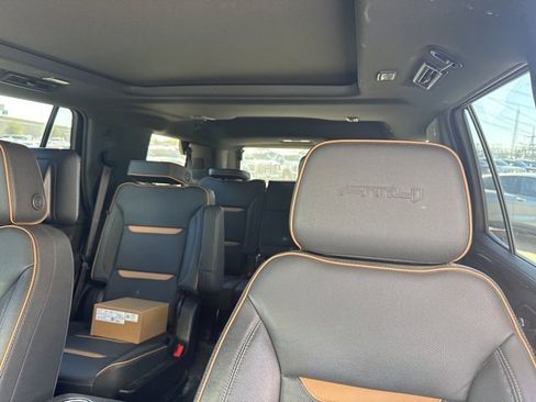 Used 2023 GMC Yukon AT4 w/ AT4 Premium Package image 6