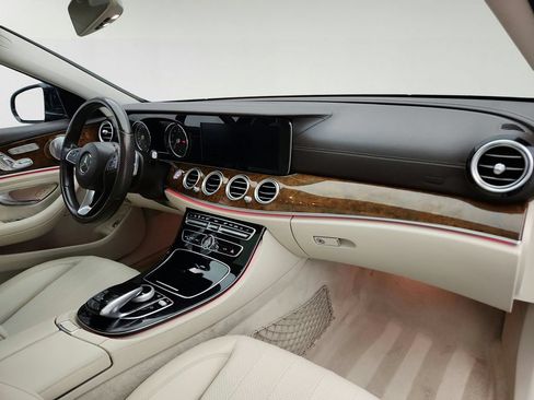 Used 2017 Mercedes-Benz E 300 4MATIC image 29