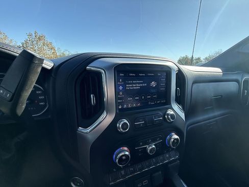 Certified 2022 GMC Sierra 2500 SLT w/ SLT Preferred Package image 19