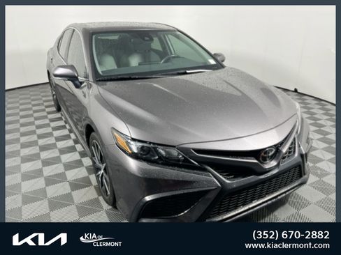 Used 2024 Toyota Camry SE w/ Convenience Package FWD image 1