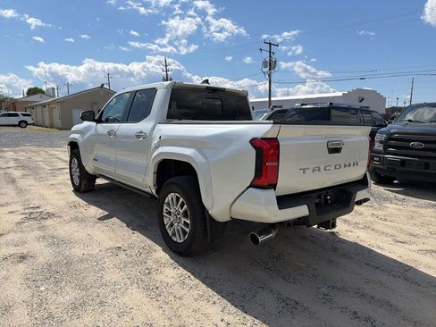 Used 2024 Toyota Tacoma Limited w/ Limited Package (LT) image 3