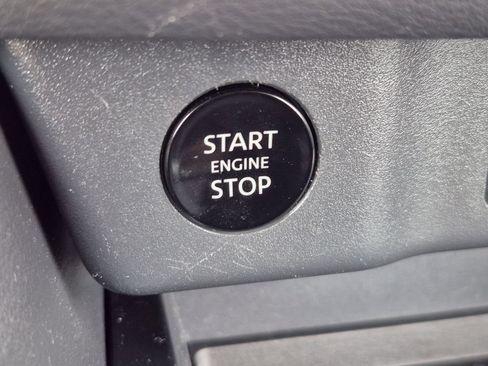 Used 2025 Nissan Rogue SV AWD/4WD image 23