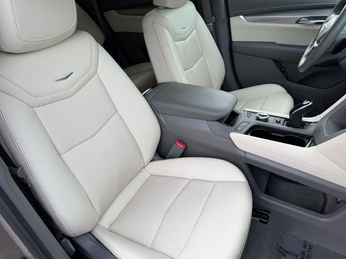 Used 2022 Cadillac XT5 Premium Luxury FWD image 37