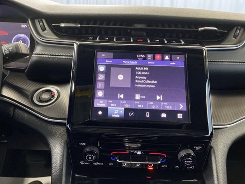 Certified 2024 Jeep Grand Cherokee Laredo X image 16