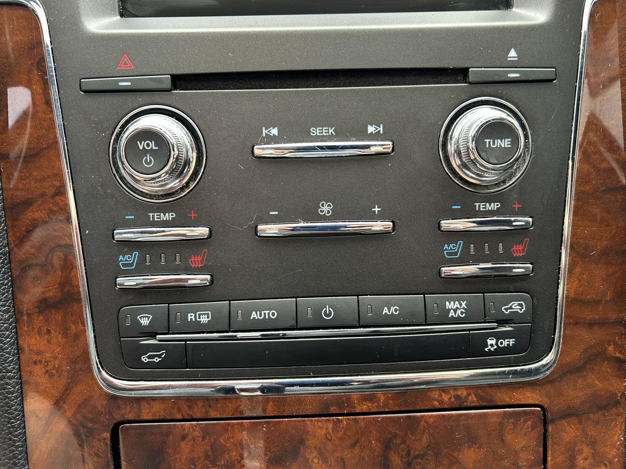 Used 2016 Lincoln Navigator L Select RWD image 24