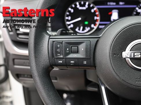 Used 2023 Nissan Rogue S AWD/4WD image 15