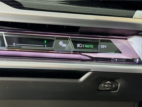 New 2026 BMW 750e xDrive image 10