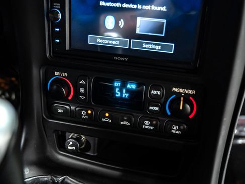 Used 2002 Chevrolet Corvette Z06 w/ Memory Pkg image 21