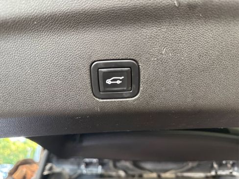 Used 2021 Chevrolet Tahoe LT image 14