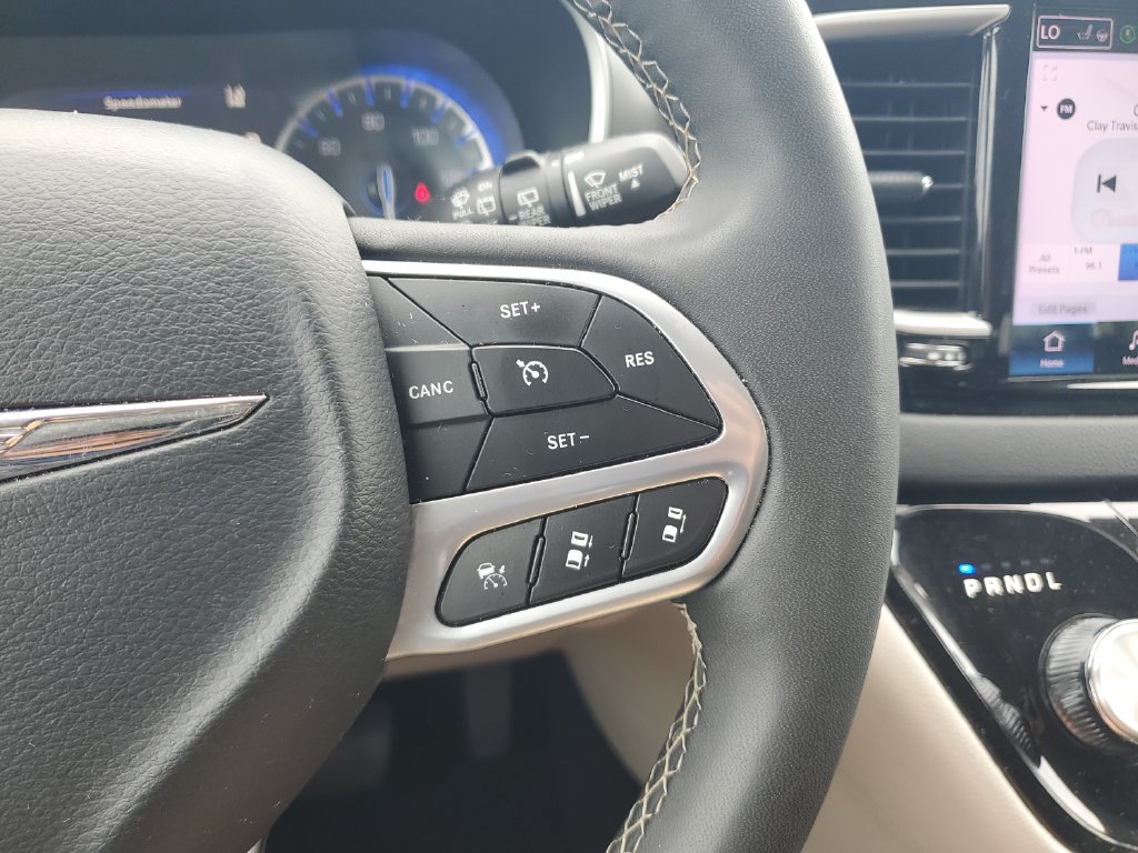 Used 2024 Chrysler Pacifica Touring-L FWD image 20