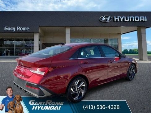 Certified 2025 Hyundai Elantra SEL w/ Cargo Package FWD image 8