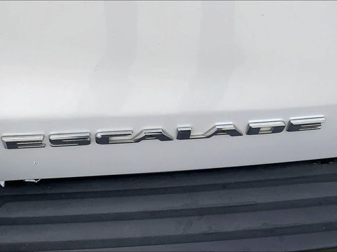 Used 2017 Cadillac Escalade Platinum image 10