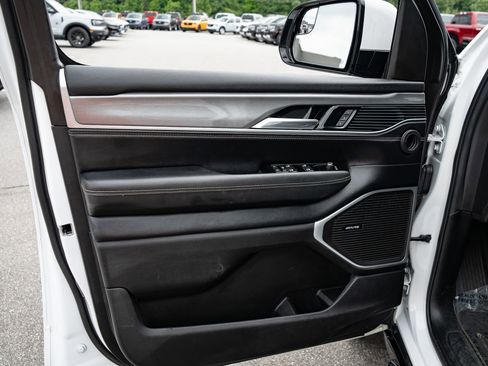 Used 2022 Jeep Wagoneer Series I AWD/4WD image 17