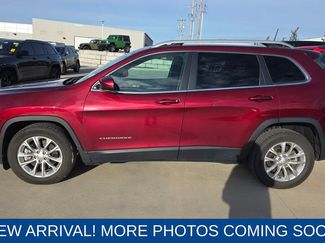 Used 2019 Jeep Cherokee Latitude w/ Popular Appearance Group video 2