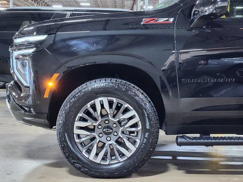 Used 2025 Chevrolet Suburban Z71 w/ Z71 Off-Road Package AWD/4WD image 5