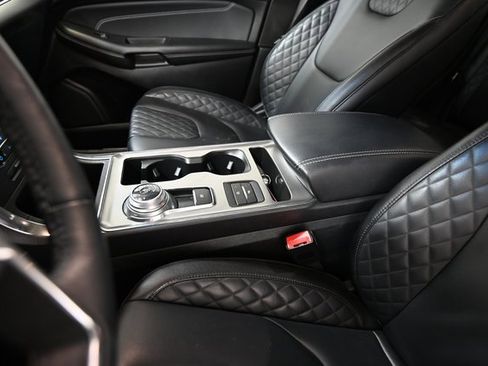 Used 2024 Ford Edge Titanium image 23