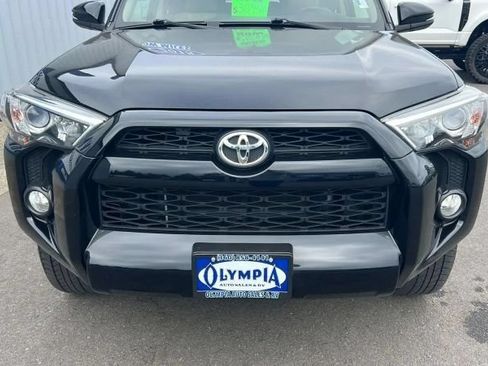 Used 2018 Toyota 4Runner SR5 Premium AWD/4WD image 2