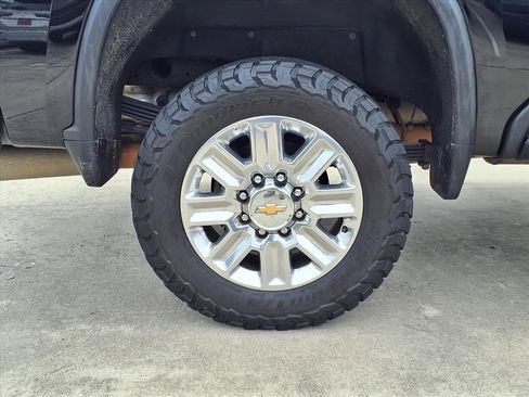 Used 2025 Chevrolet Silverado 2500 High Country w/ High Country Premium Package AWD/4WD image 12