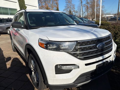 Used 2024 Ford Explorer XLT w/ Equipment Group 202A image 2