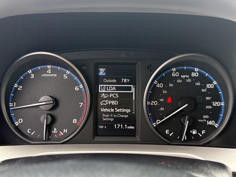 Used 2017 Toyota RAV4 XLE w/ All Weather Liner Package AWD/4WD image 35