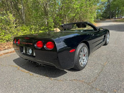 Used 2002 Chevrolet Corvette Convertible w/ Preferred Equipment Group2 image 2
