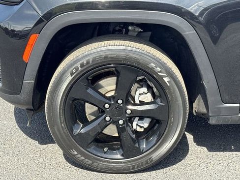 Used 2023 Jeep Grand Cherokee L Laredo image 22