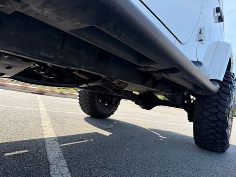 Used 2018 Jeep Wrangler Unlimited Sahara image 15