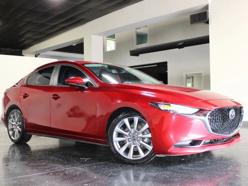 Used 2019 MAZDA MAZDA3 Sedan w/ Preferred Package FWD image 37