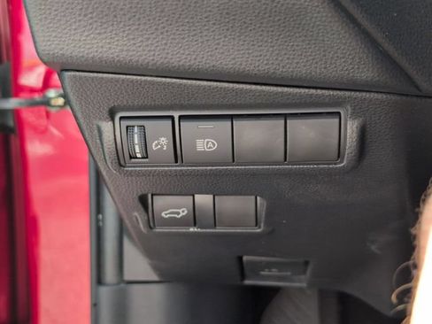 Used 2023 Toyota Corolla Cross XLE w/ Convenience Package FWD image 19
