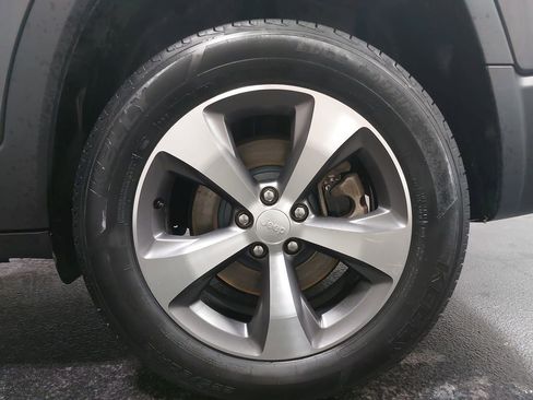 Used 2022 Jeep Cherokee Limited w/ Sun & Sound Group image 34