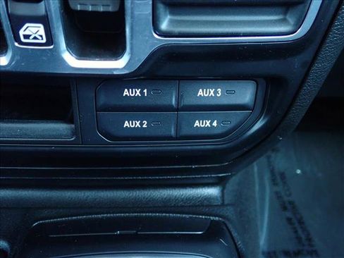 Used 2021 Jeep Gladiator Willys image 19