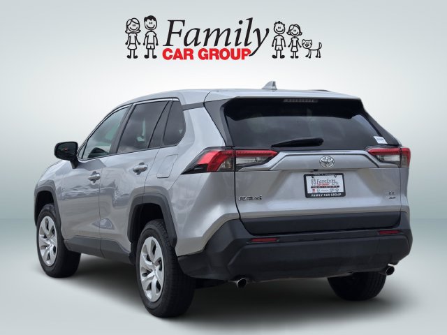 Used 2025 Toyota RAV4 LE AWD/4WD image 3