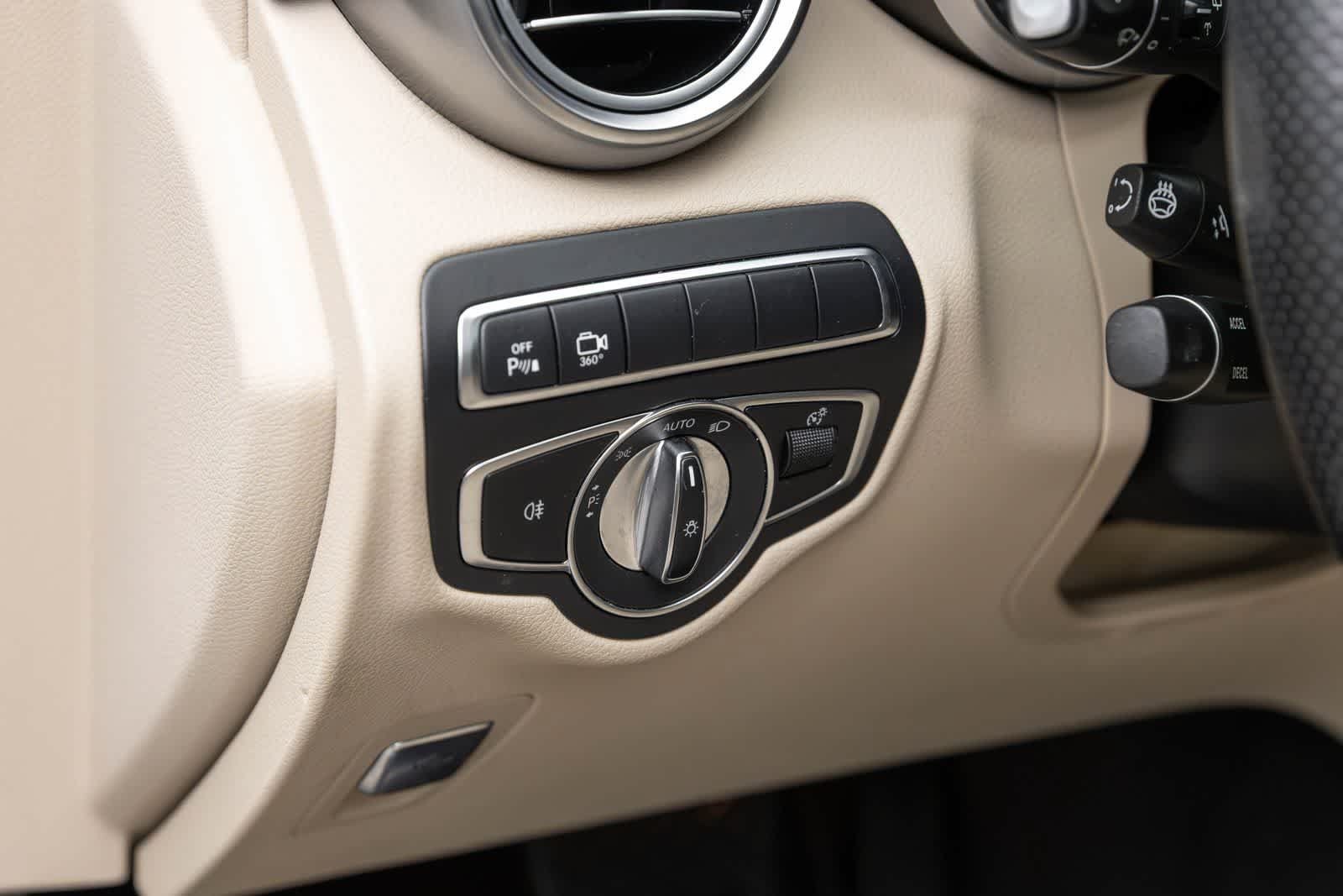 Used 2018 Mercedes-Benz GLC 300 4MATIC image 27