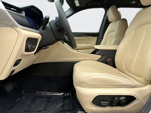 Used 2023 Jeep Grand Cherokee Limited image 11