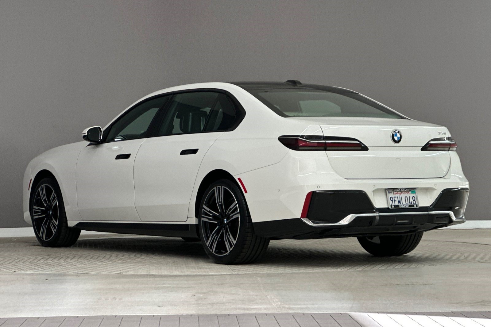 Used 2023 BMW 740i RWD image 3