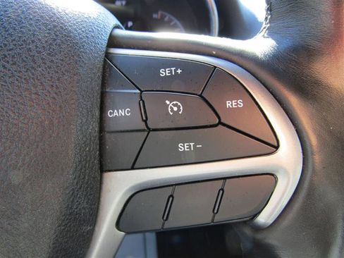 Used 2018 Jeep Grand Cherokee Limited image 16