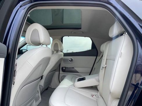 Used 2025 Genesis GV60 Advanced image 11