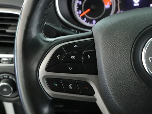 Used 2019 Jeep Cherokee Latitude Plus image 9