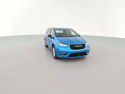 New 2026 Chrysler Pacifica Limited image 17