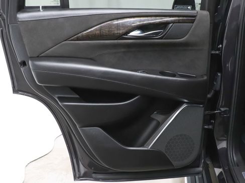 Used 2016 Cadillac Escalade Platinum AWD/4WD image 17