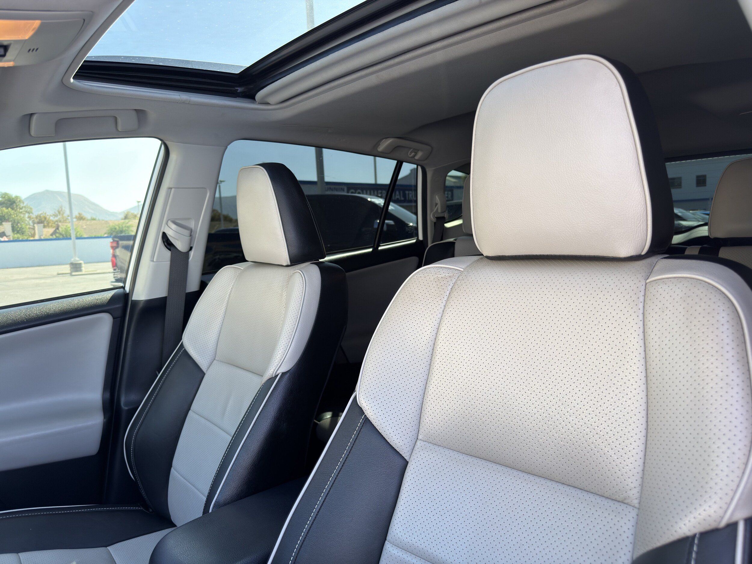 Used 2018 Toyota RAV4 XLE w/ Carpet Mat Package AWD/4WD image 28