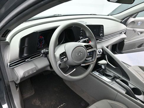 Used 2023 Hyundai Elantra SEL image 12