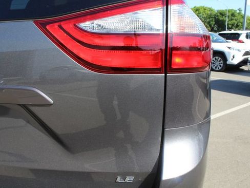 Used 2017 Toyota Sienna LE FWD image 14