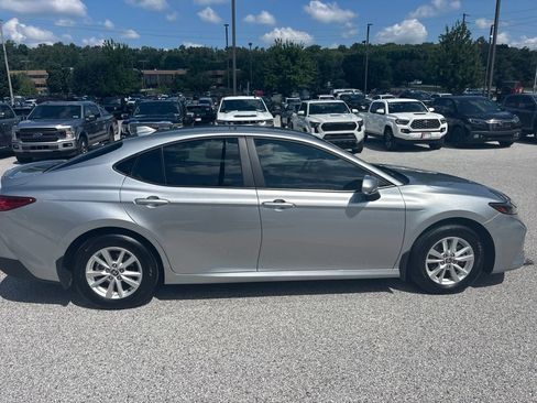 Used 2025 Toyota Camry LE AWD/4WD image 2